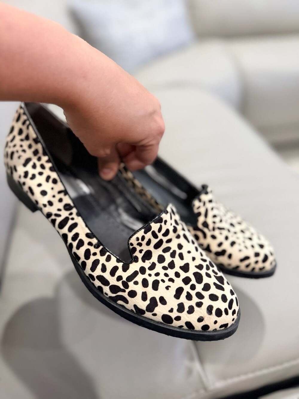 Adrienne Vittadini Animal Print Loafers Flats Size 9 White Black